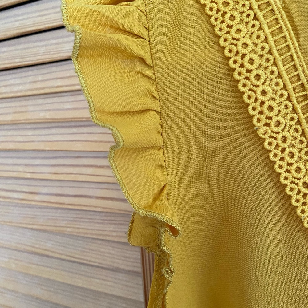 Sleeveless Spring Top - Picture 2 of 4